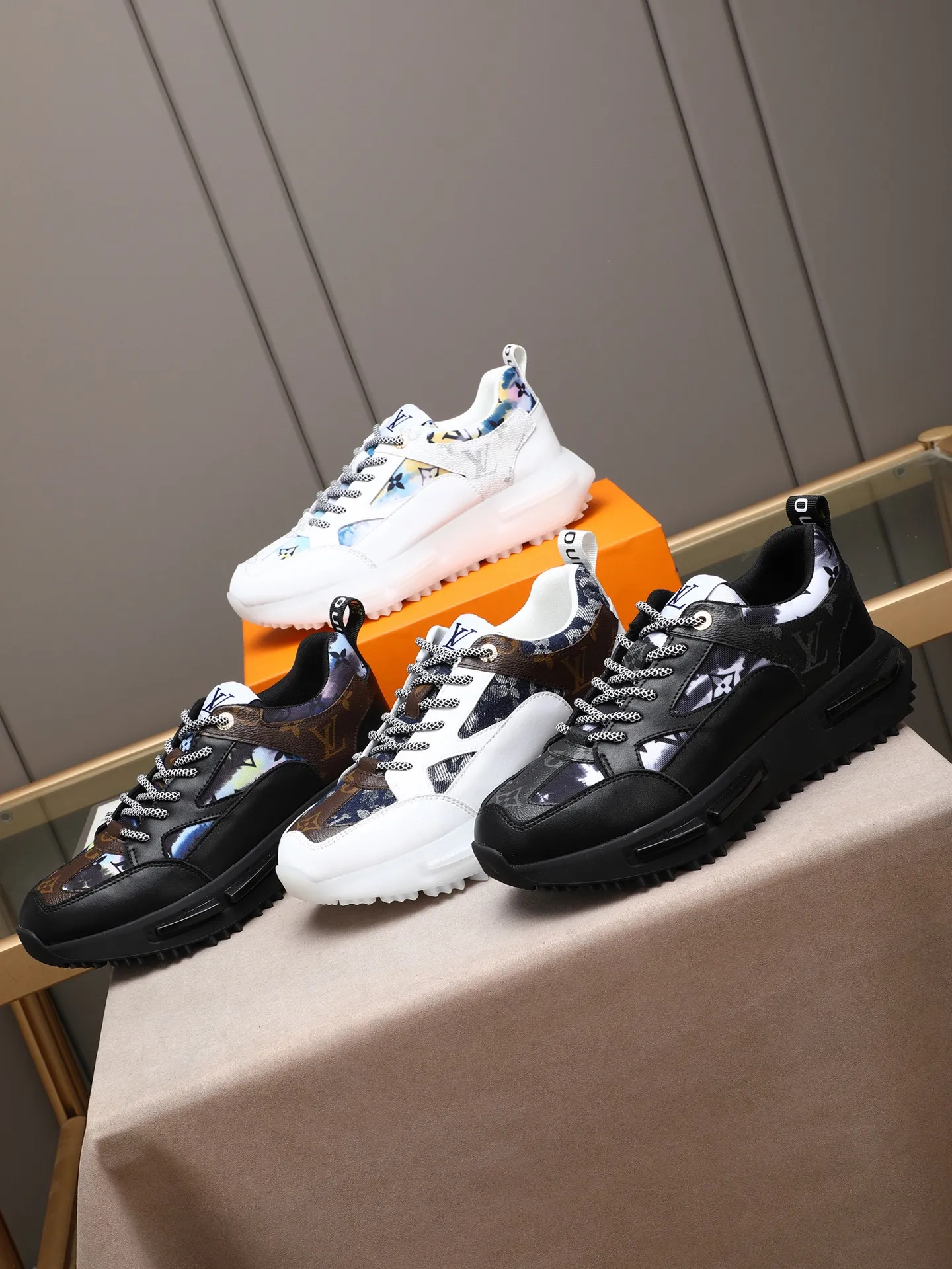 Men's shoes 💰460 [LV] Made of imported L special fabric spliced ​​with cowhide and comfortable mesh lining. Privately molded foam TPU outsole, super light and comfortable on the feet! Perfect last shape, generous and fashionable design, 4 colors available! Code number: 38–44 (45 customized
